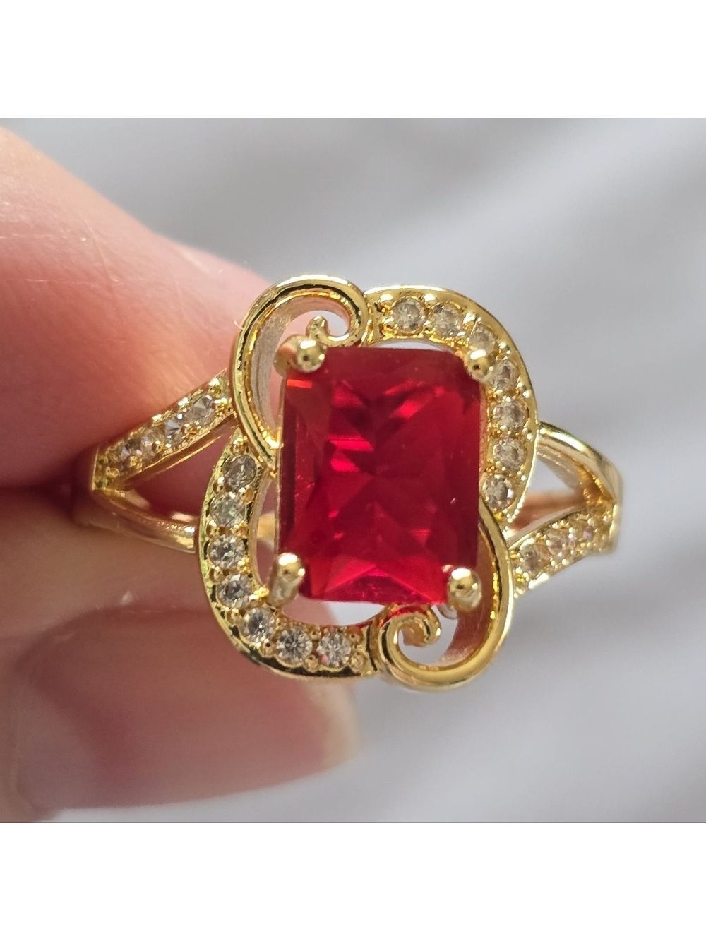 Elegant Gold and Red Gemstone Ring